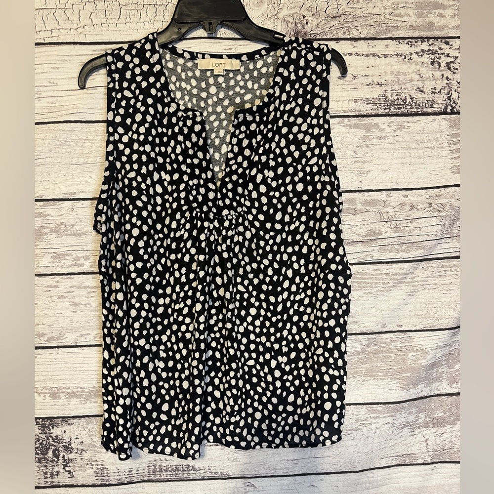 LOFT Black & White Sleeveless V-Neck Blouse Size Large